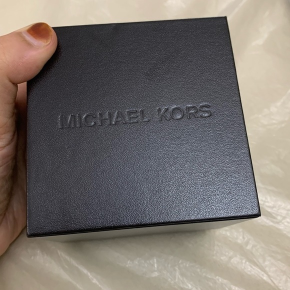 Needs battery- Michael Kors Rose gold watch Michael Kors darci pre-loved - Picture 10 of 10